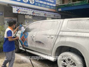 huong-dan-quy-trinh-rua-xe-o-to-chuan-cac-buoc (2)